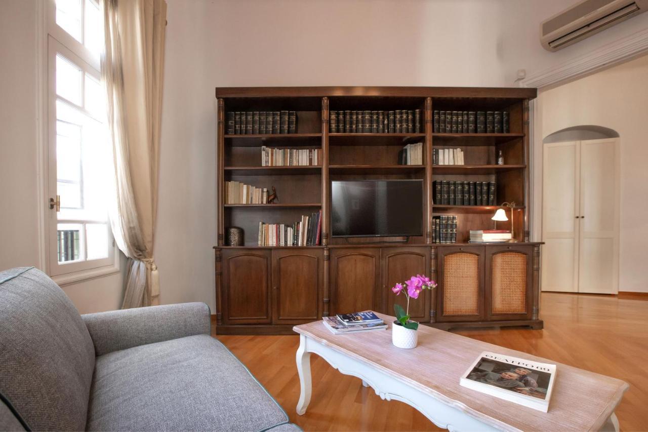 Neoclassical Apartment Close To Syntagma-Plaka By Ghh Афины Экстерьер фото